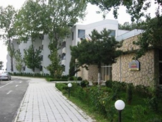 Ce ţeapă şi-au luat turiştii cazaţi în Hotelul Caraiman din Mamaia: nu au apă şi curent
